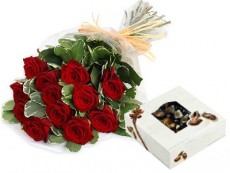 Bouquet de doce rosas con chocolates